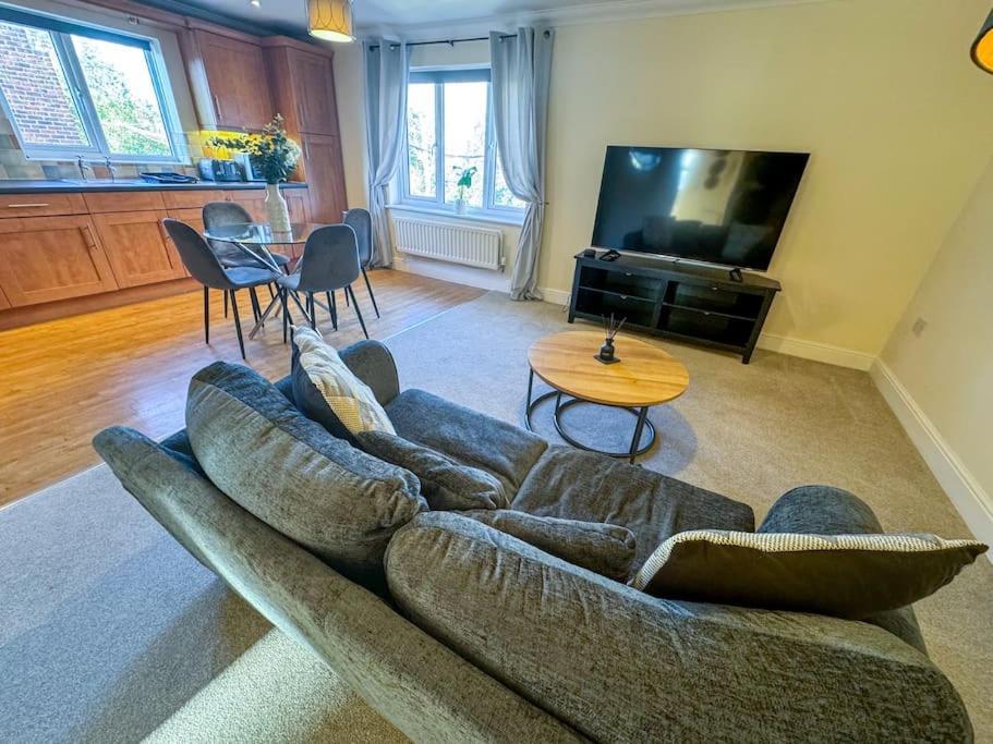 One Bedroom Flat - Free Parking Silverstone Luaran gambar